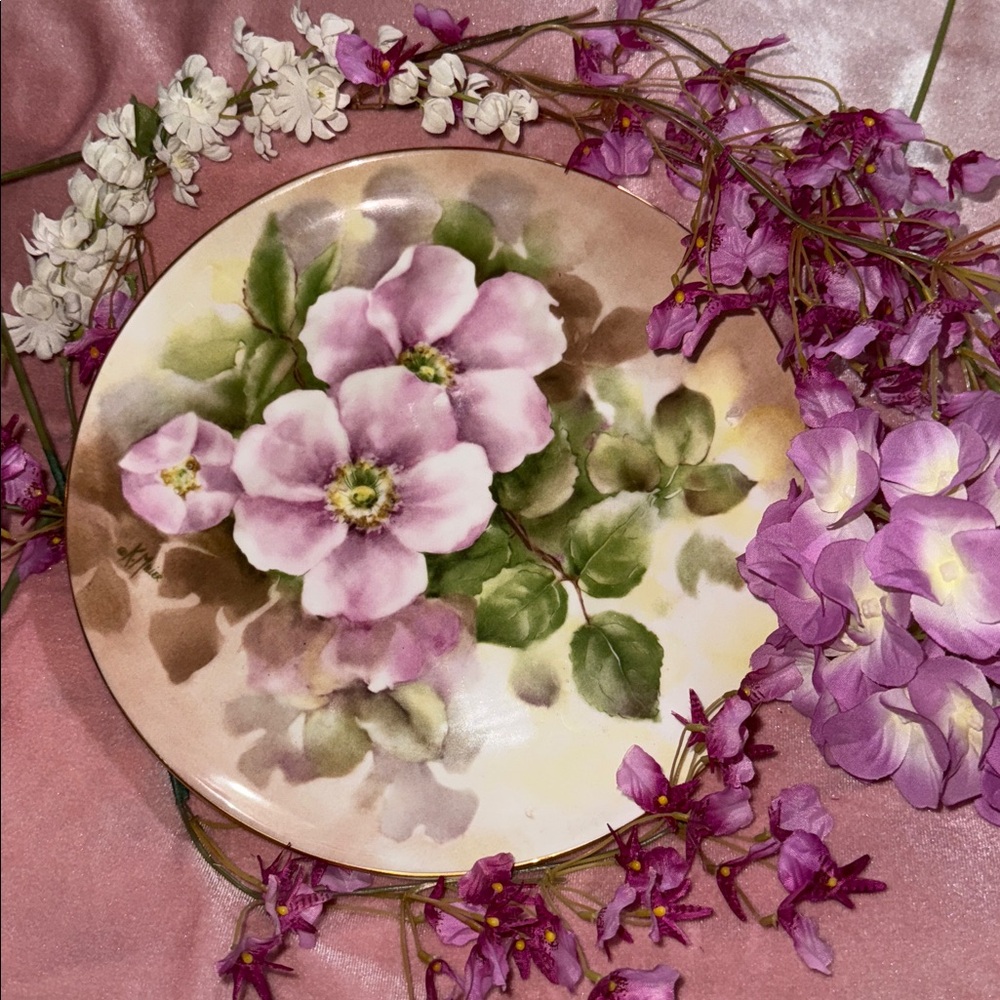 Vintage Floral Collectionneur Plate with Pink and Green Design